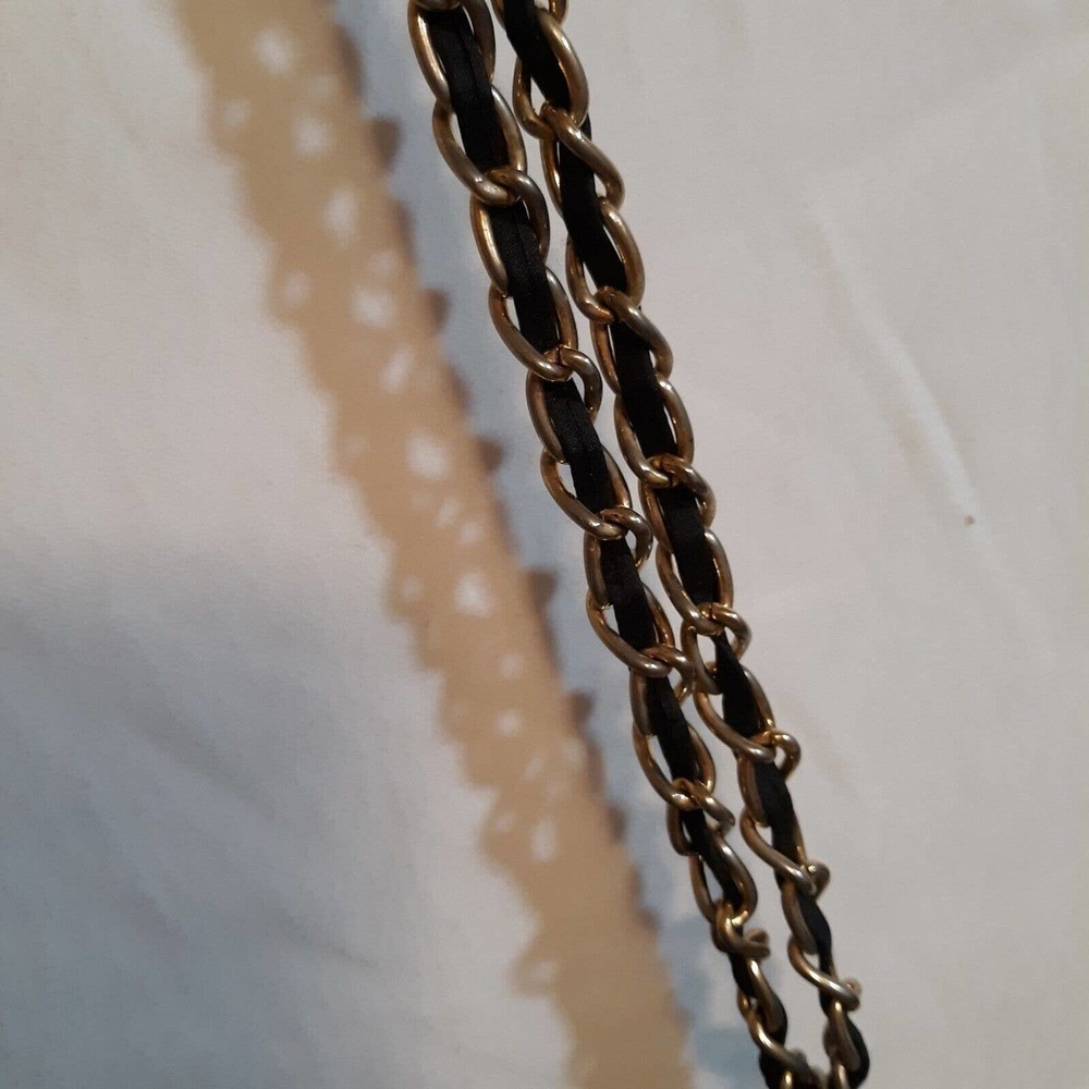 Black woven shoulder bag with double gold chain strap Magnetic closure 10x7x2 - Picture 7 of 8